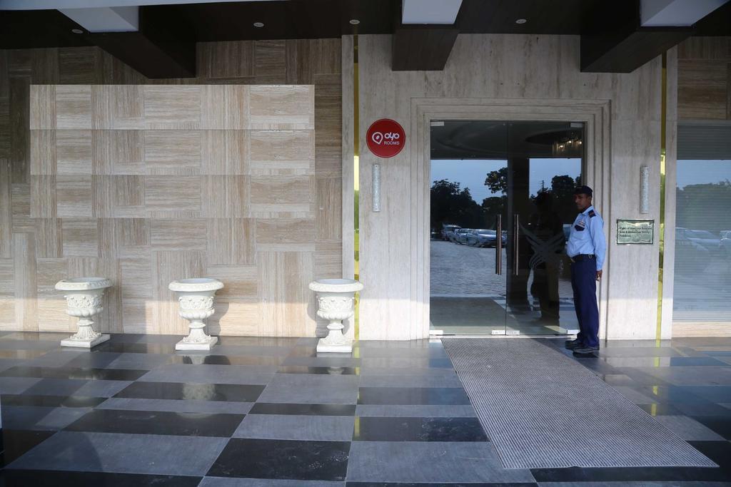 Oyo Premium Panchkula Sector 5 Hotel Ngoại thất bức ảnh