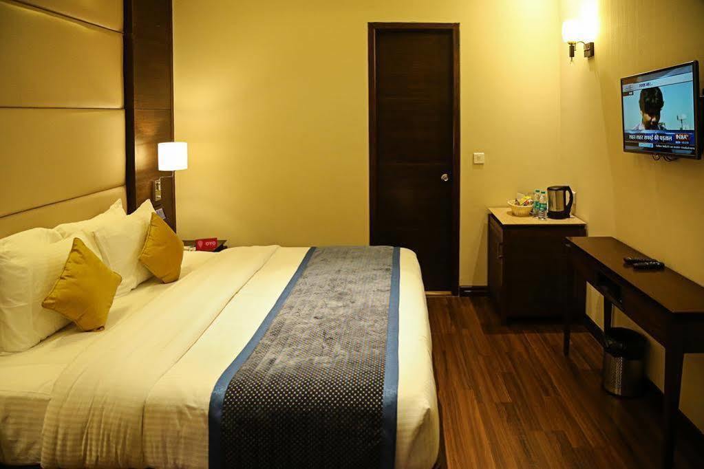Oyo Premium Panchkula Sector 5 Hotel Ngoại thất bức ảnh